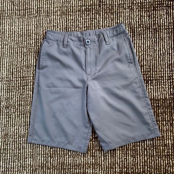 Boys Under Armour Match Play Golf Shorts Sz. Med